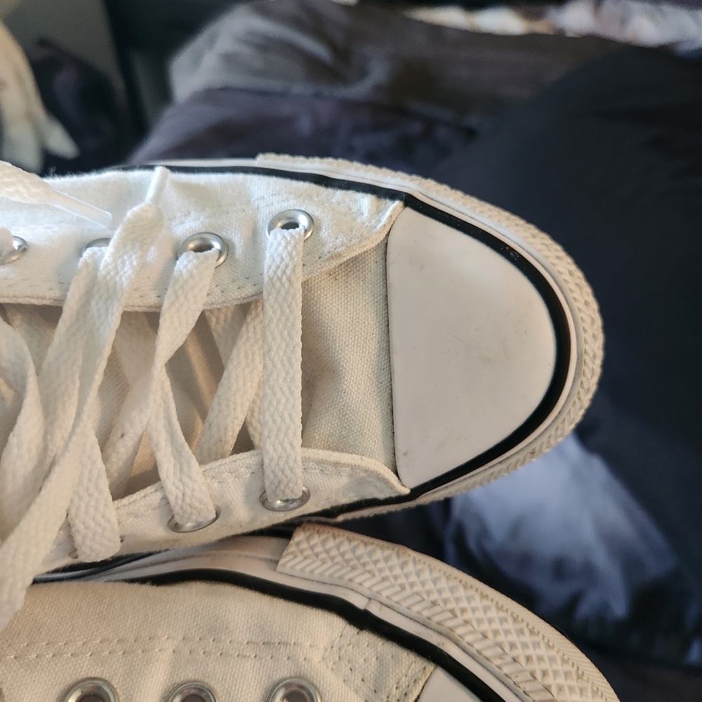 White converse - Picture 9 of 10